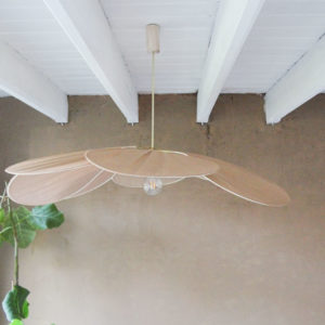 Suspension Pale nude